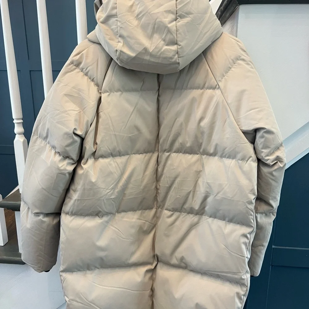 Women's Beige Puffer Jacket - never worn. - Picture 4 of 5